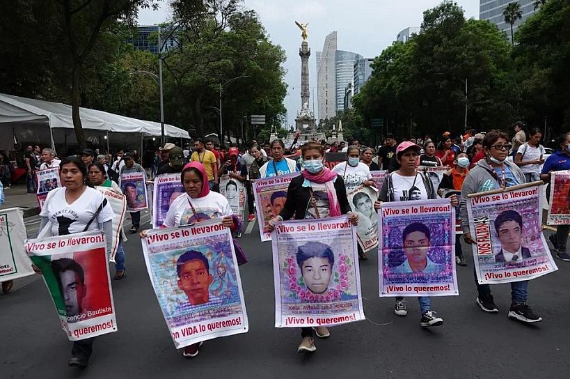 GIRAN 16 ÓRDENES DE APREHENSIÓN CONTRA MILITARES POR CASO AYOTZINAPA