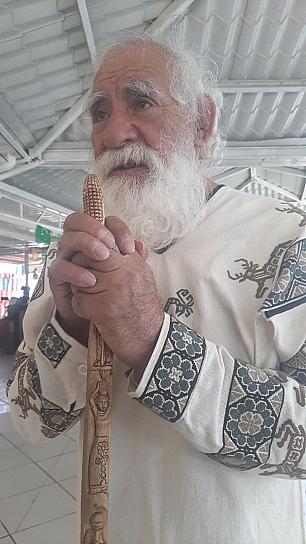 GONZALO ROBLEDO, UN ARTISTA ESCONDIDO TRAS SU OBRA