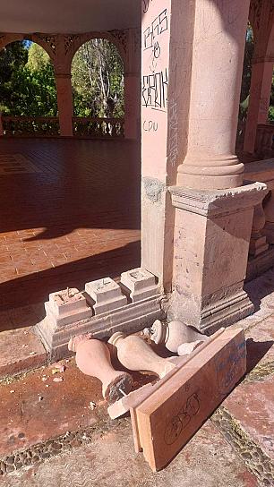 GRAFITEROS HACEN DE LAS SUYAS; VUELVEN A VANDALIZAR EL KIOSCO DEL PARQUE ENRIQUE ESTRADA 