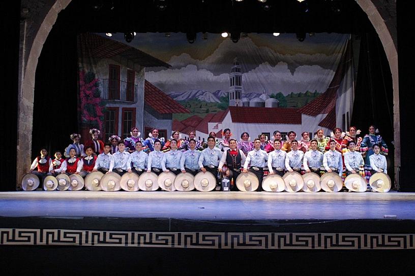 GRAN PRESENTACIÓN DEL CECYTEZ PLATEROS EN EL FESTIVAL NACIONAL DE DANZA