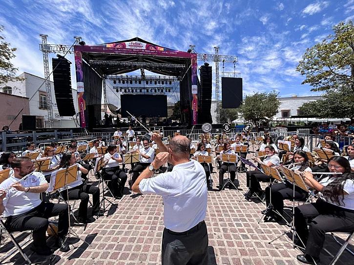 GRAN TARDE DE BANDAS EN GUADALUPE