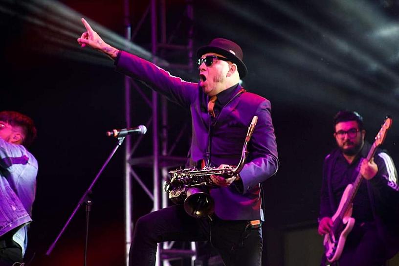 GRAN ÉXITO, PRESENTACIÓN DE INSPECTOR Y EL GRAN SILENCIO EN LA FENAZA 