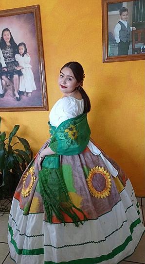 GRECIA, UNA CANTANTE QUE FUE PRIMER LUGAR EN UN FESTIVAL ACADÉMICO