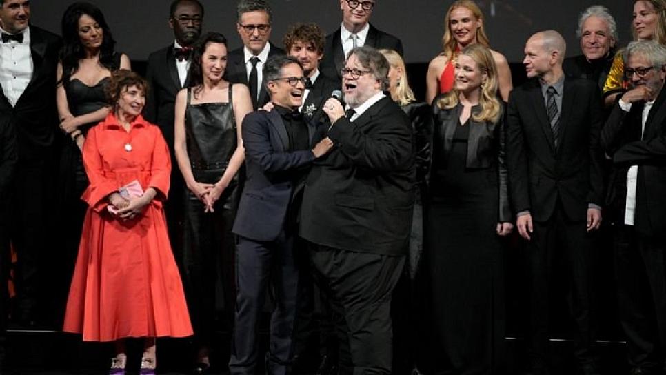  GUILLERMO DEL TORO Y GAEL GARCÍA BERNAL SE AVIENTAN PALOMAZO EN CANNES 