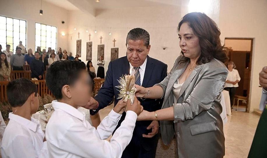HACEN SU PRIMERA COMUNIÓN Y CONFIRMACIÓN 