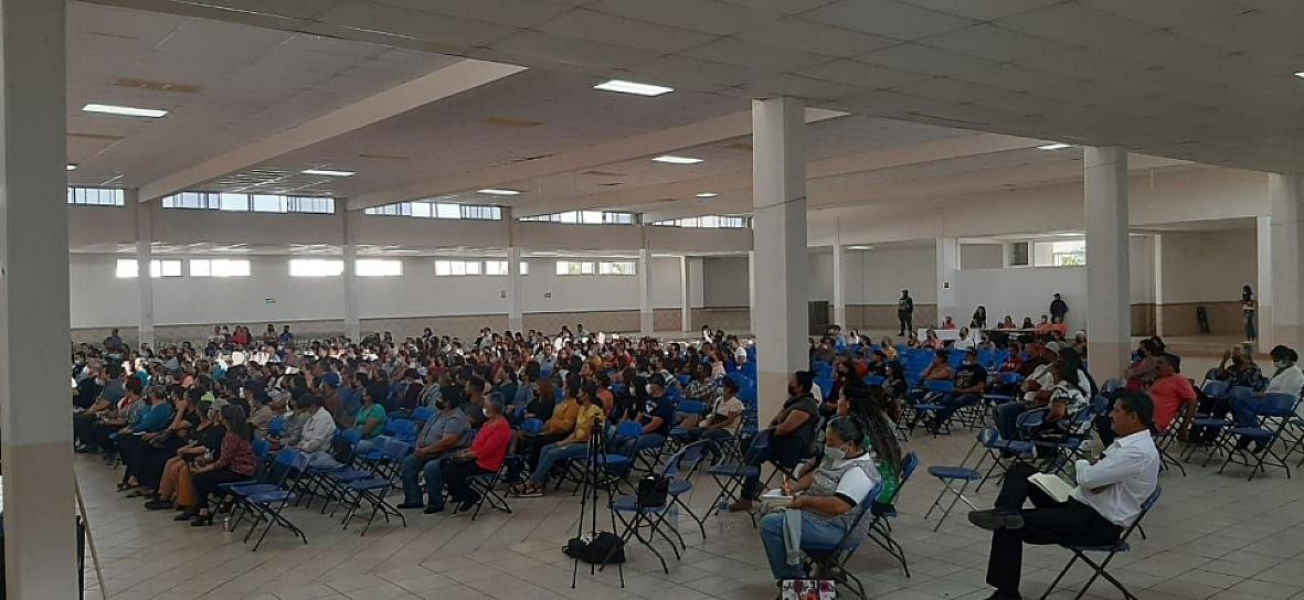 HACE REFLEXIONAR A CALERENSES EL PADRE ÁNGEL CON CHARLAS MOTIVACIONALES