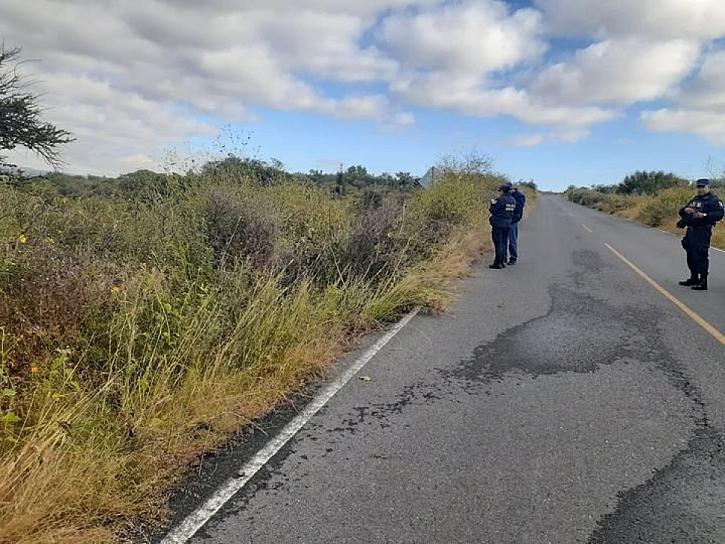 HALLAN 2 CUERPOS SIN VIDA SOBRE CARRETERA A LA QUEMADA 