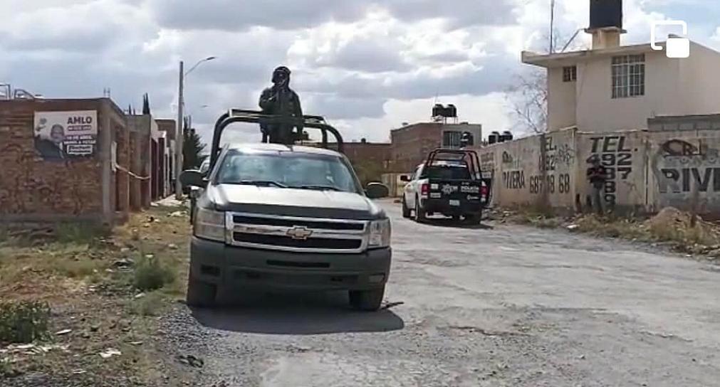 HALLAN A UN HOMBRE SUSPENDIDO DEL CUELLO EN GUADALUPE