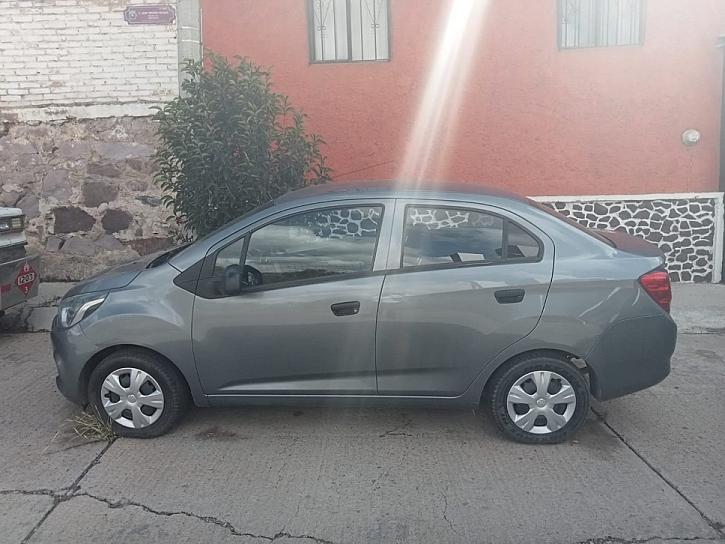 HALLAN AUTOMÓVIL CON REPORTE DE ROBO EN LA CAPITAL