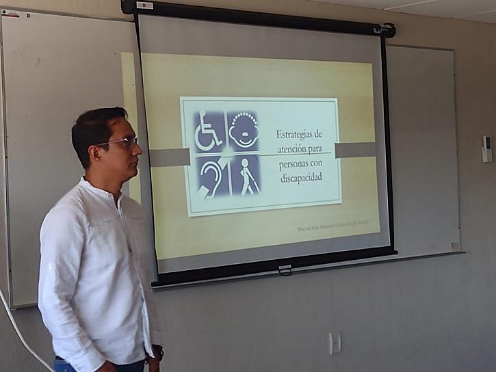 CAPACITAN A DOCENTES DE LA UTZAC EN SALUD MENTAL