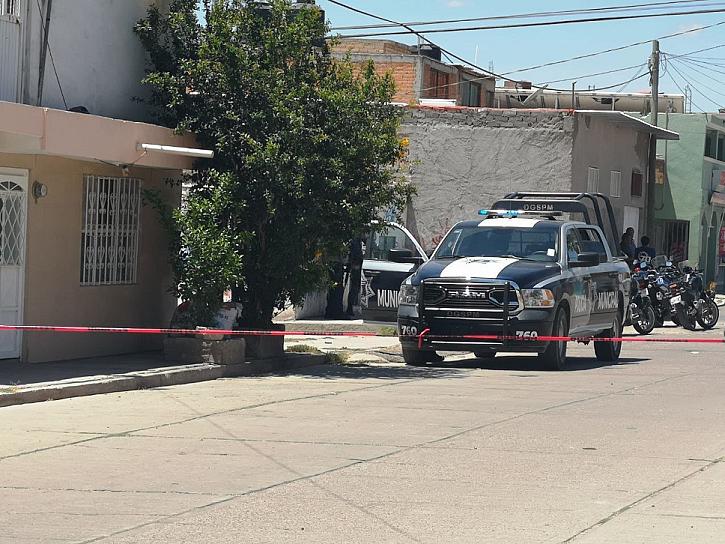 HIEREN A UN HOMBRE EN UNA BARBERÍA EN FRESNILLO