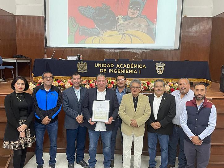 HIRAM BADILLO: INNOVACIÓN Y ORGULLO EN EL ÁMBITO ACADÉMICO