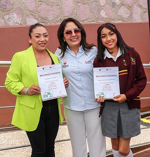 CON CHARLA MOTIVACIONAL FESTEJA SEDIF A LOS ESTUDIANTES
