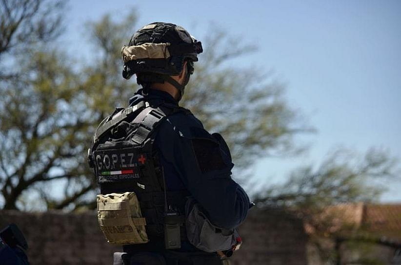 HOMBRE VIAJA EN UN VEHÍCULO CON REPORTE DE ROBO Y POLICÍAS LO DETIENE 