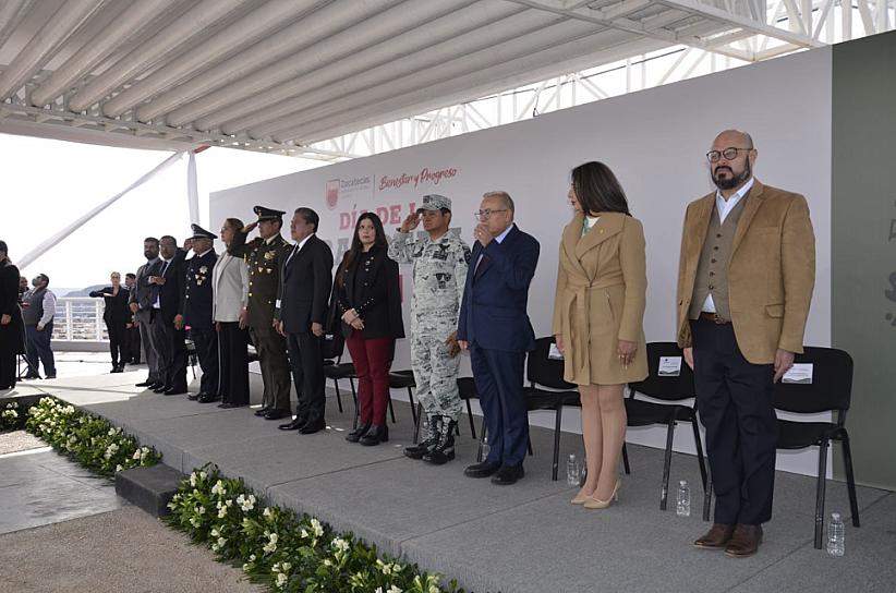 HONRAN AUTORIDADES AL LÁBARO PATRIO EN SU DÍA