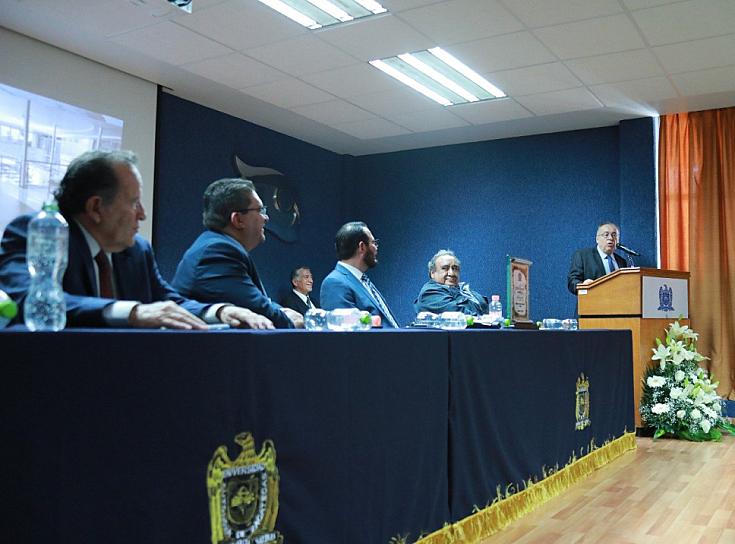 IMPARTE NAHLE CONFERENCIA EN LA UNIDAD ACADÉMICA DE DERECHO