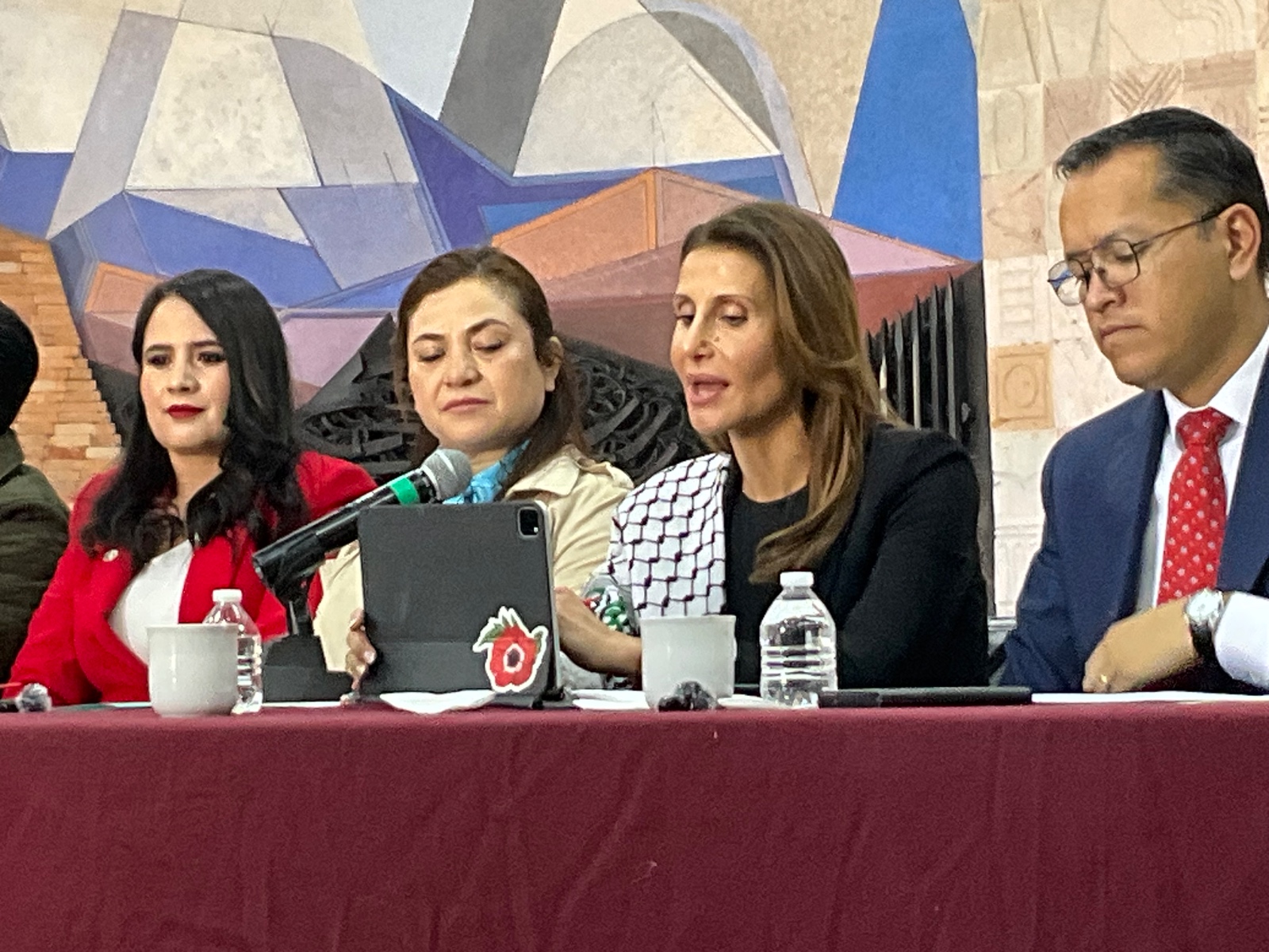 RECIBE LEGISLATURA A EMBAJADORA PALESTINA POR CRISIS EN GAZA