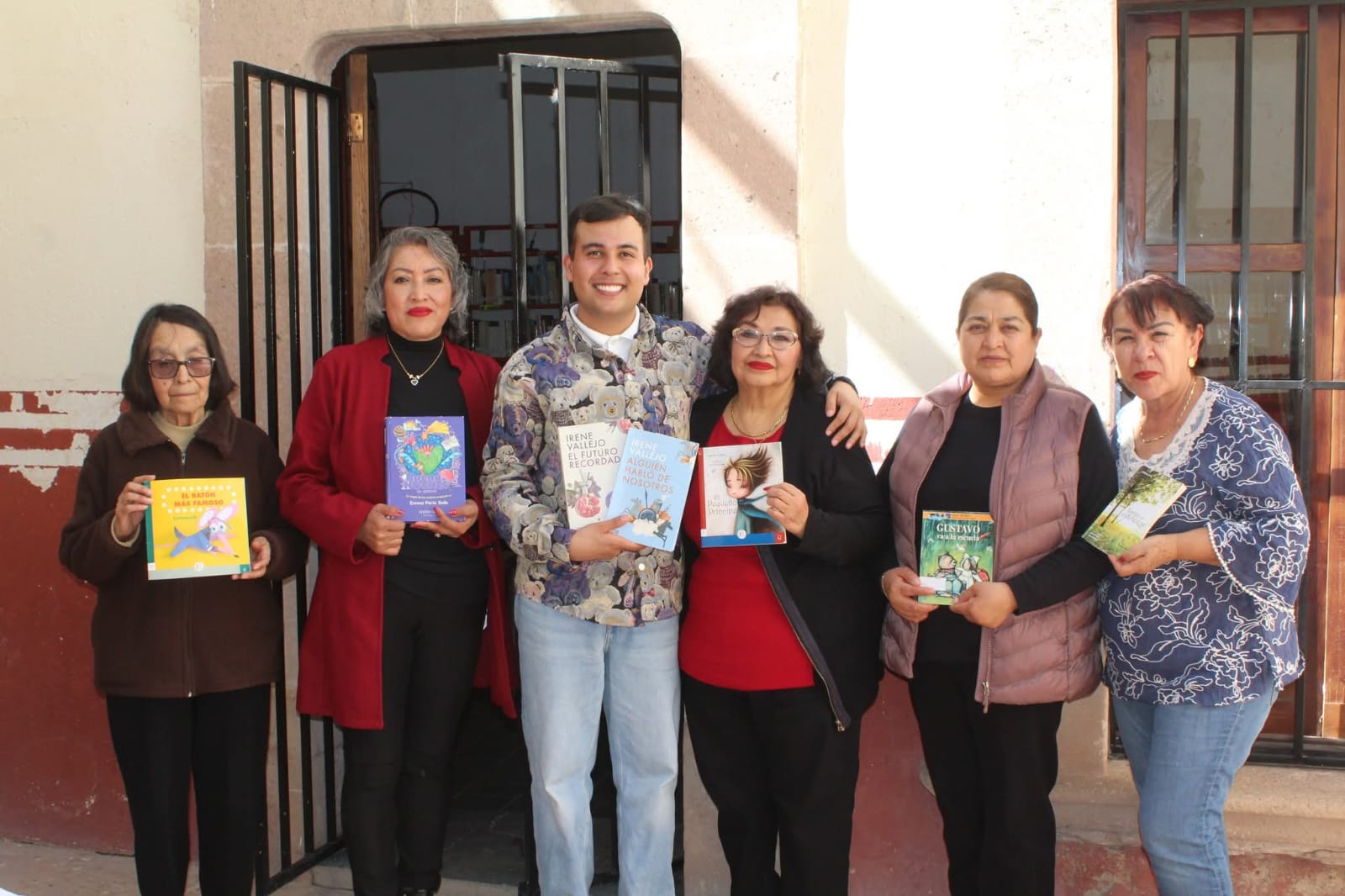 ORGANIZA MIGUEL AUZA CAFÉ LITERARIO POR EL DÍA DEL AMOR Y LA AMISTAD
