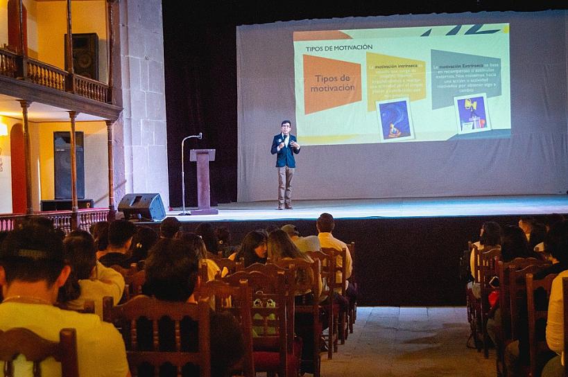 IMPARTE DIF JEREZ CURSO MOTIVACIONAL A UNIVERSITARIOS