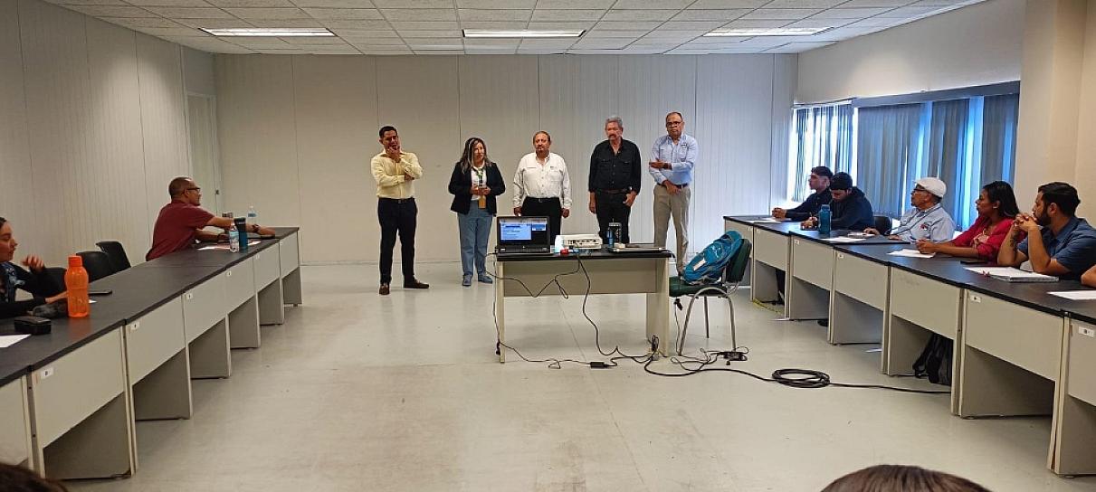 IMPARTE FIFOMI CURSO DE MINERALES INDUSTRIALES EN LA UTZAC