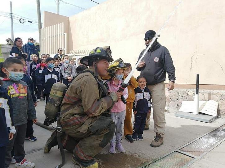 IMPARTEN BOMBEROS DE FRESNILLO PLÁTICAS A INFANTES DEL CENDI