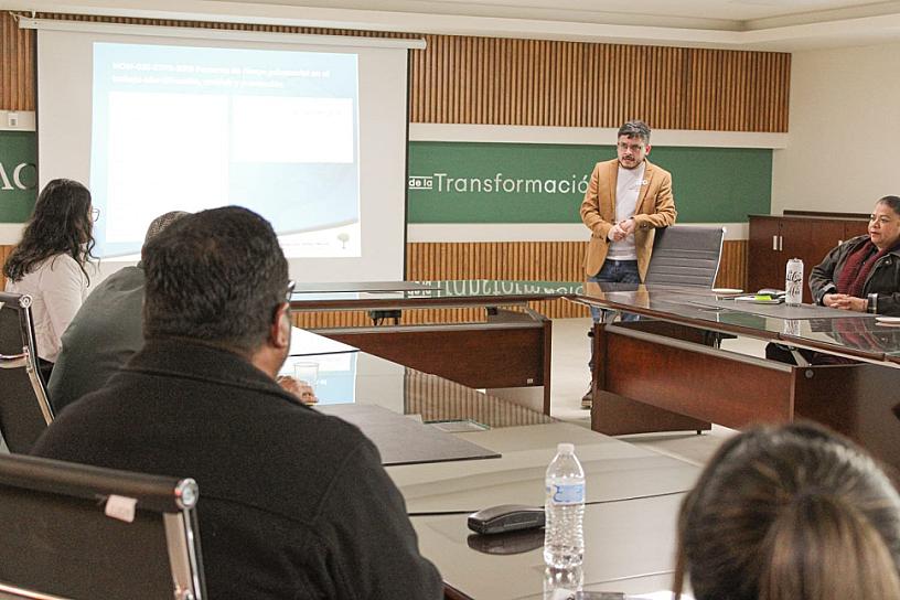 IMPARTEN CAPACITACIÓN A SERVIDORES PÚBLICOS DE LA CAPITAL EN TEMAS DE SALUD MENTAL