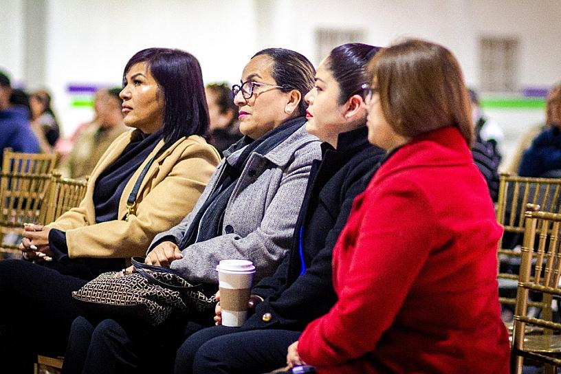 IMPARTEN CONFERENCIA PARA LA CRIANZA POSITIVA EN LORETO 