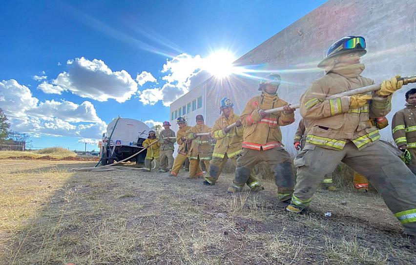 IMPARTEN CURSO A BOMBEROS EN LORETO