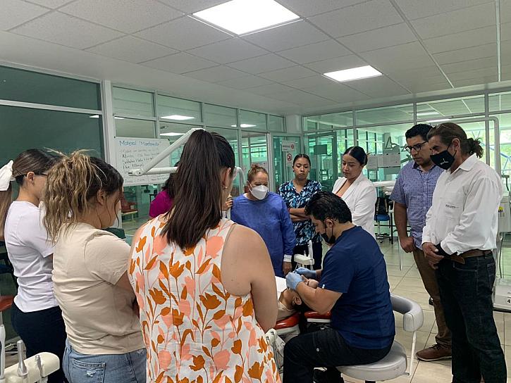 IMPARTEN CURSO DE ODONTOLOGÍA EN PROGRAMA DE EDUCACIÓN CONTINUA 