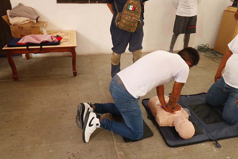 IMPARTEN TALLER DE PRIMEROS AUXILIOS A PERSONAL DEL CERESO DE JEREZ