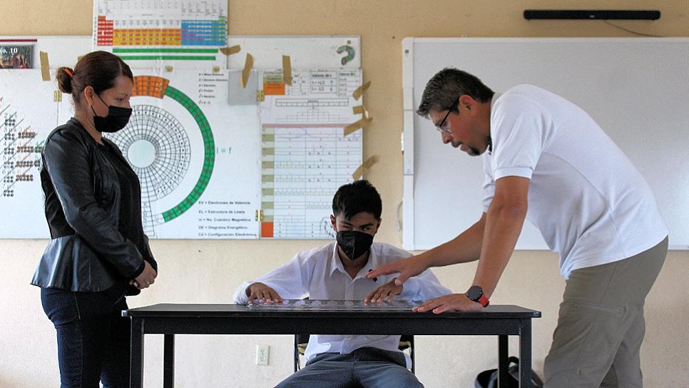 IMPLEMENTA CECYTEZ EL SISTEMA BRAILLE PARA ESTUDIANTES CON DISCAPACIDAD VISUAL
