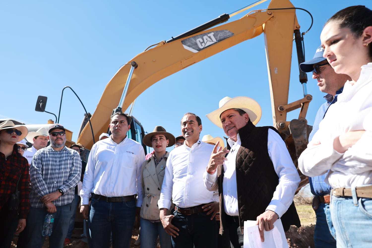 INICIA GOBERNADOR DAVID MONREAL A REHABILITACIÓN DEL COLECTOR DE AGUAS RESIDUALES EN LA ZACATECANA, GUADALUPE