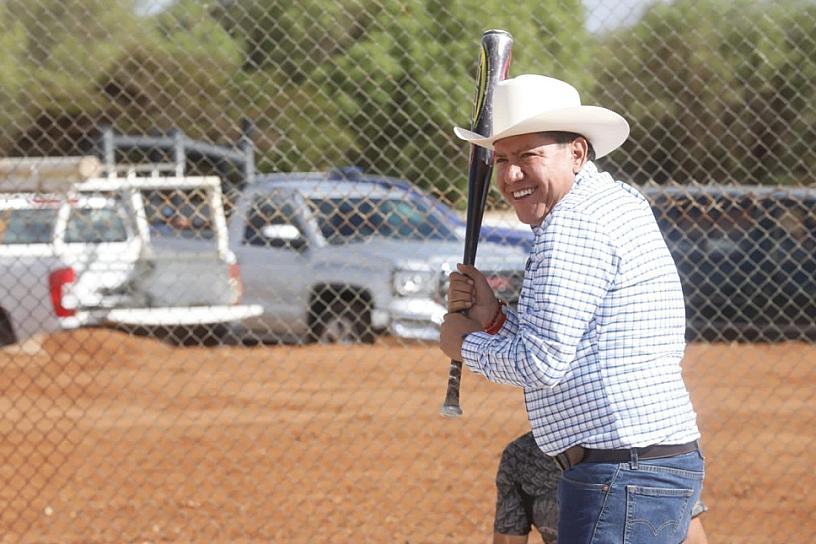 INAUGURA DAVID MONREAL CAMPO DE BEISBOL EN SAUCEDA DE LA BORDA 