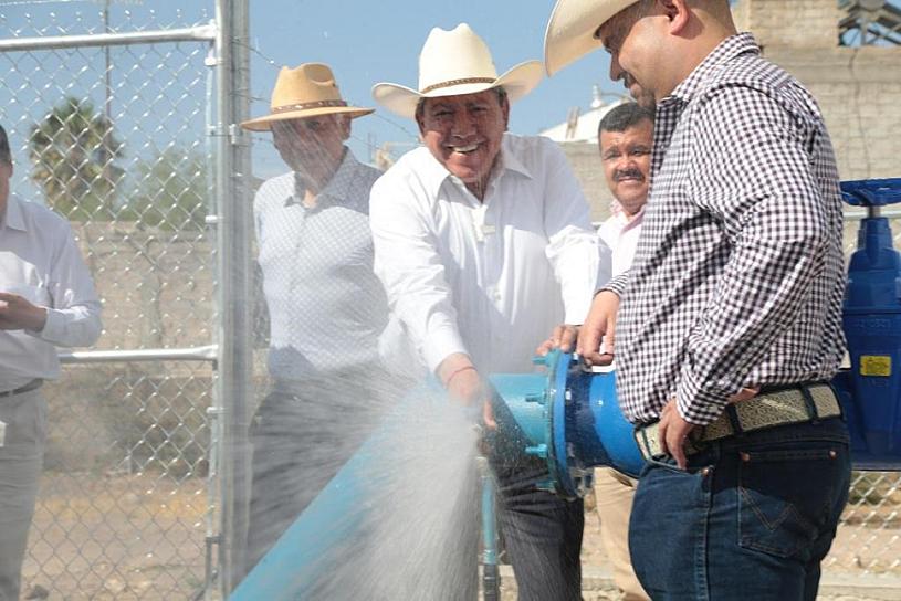 INAUGURA DAVID MONREAL ÁVILA POZO DE AGUA POTABLE EN SAÍN ALTO 