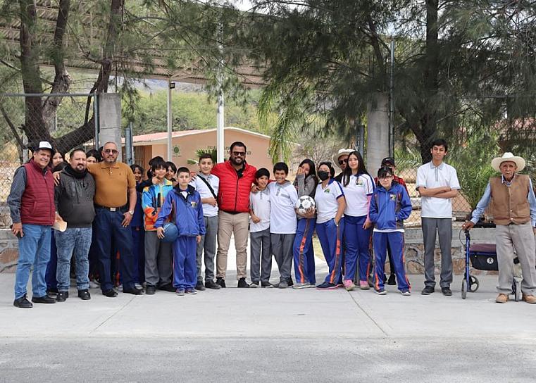 INAUGURA GIL MARTÍNEZ ANDADOR PEATONAL