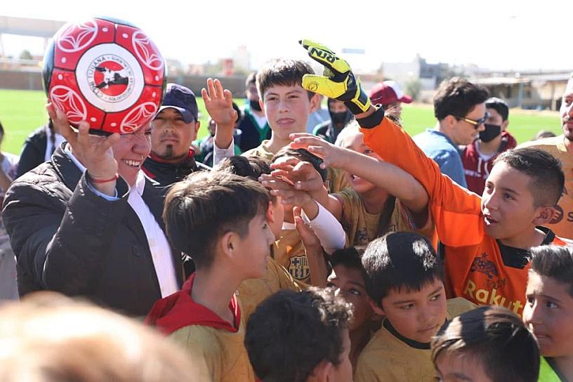 INAUGURA GOBERNADOR CANCHA DE FUTBOL DEL MAGISTERIO EN FRESNILLO 