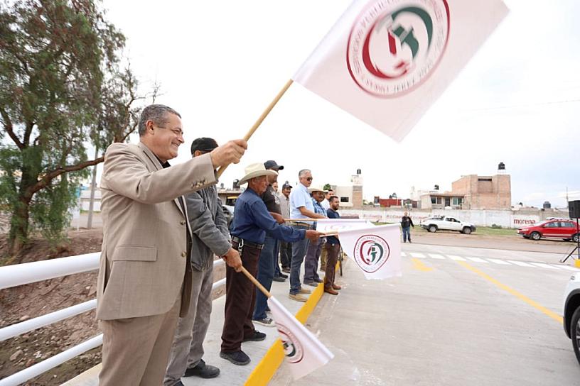 INAUGURA HUMBERTO SALAZAR EL NUEVO PUENTE DE ACCESO A EL MOLINO