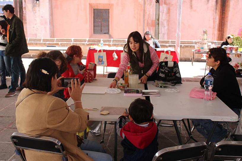 Inauguran Bazar Navideño en la explana de la Legislatura