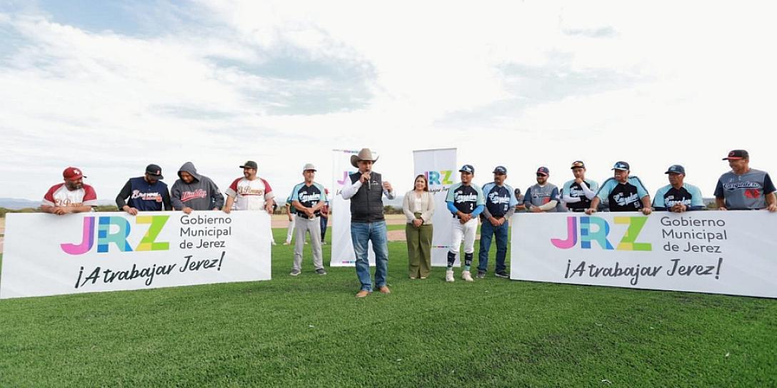 INAUGURAN CAMPO DE BEISBOL EN EL CARGADERO