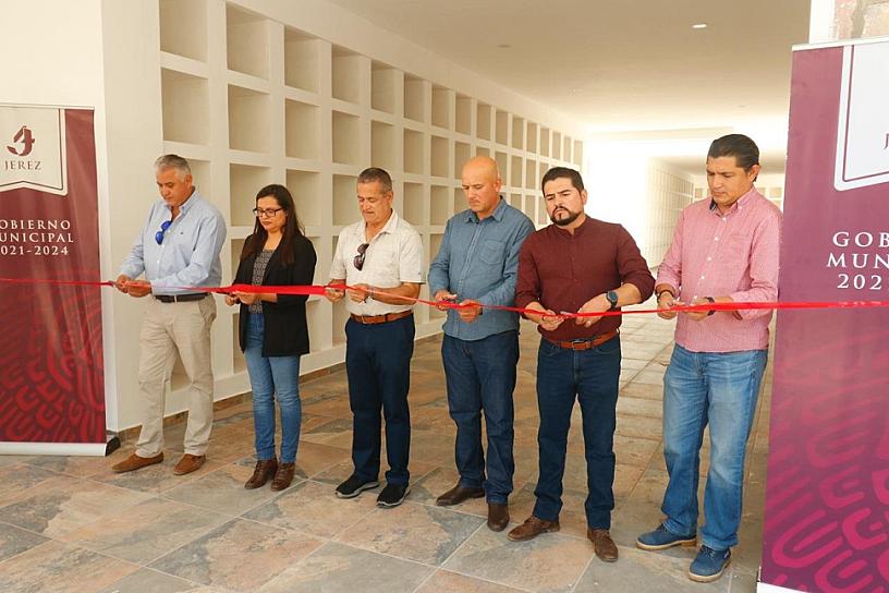 INAUGURAN COLUMBARIOS DEL PANTEÓN DE JEREZ