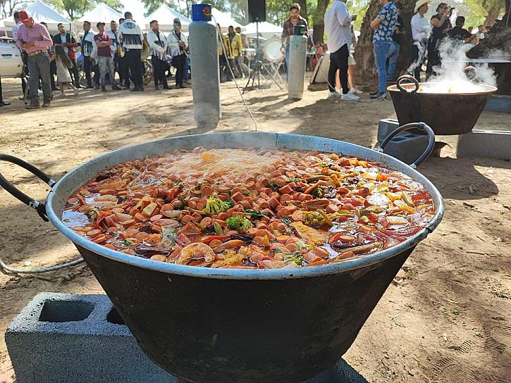 INAUGURAN EL DÍA INTERNACIONAL DEL CALDO LOCO EN SAIN ALTO