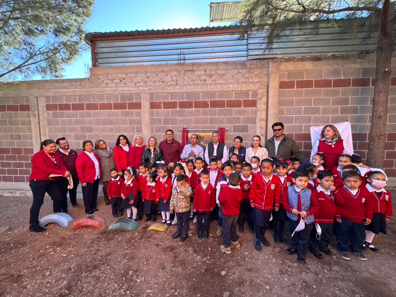 ENTREGA PEPE SALDÍVAR BARDA PERIMETRAL DEL JARDÍN DE NIÑOS TEMOATZIN