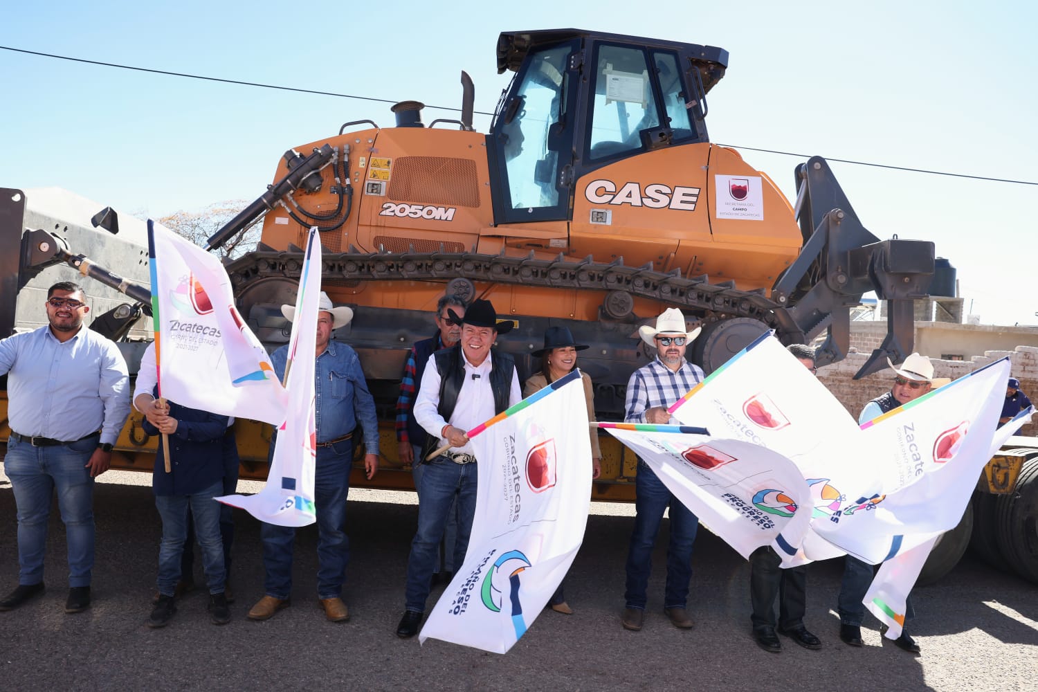 ENTREGA DAVID MONREAL ÁVILA MAQUINARIA Y APOYOS EN PLATEROS