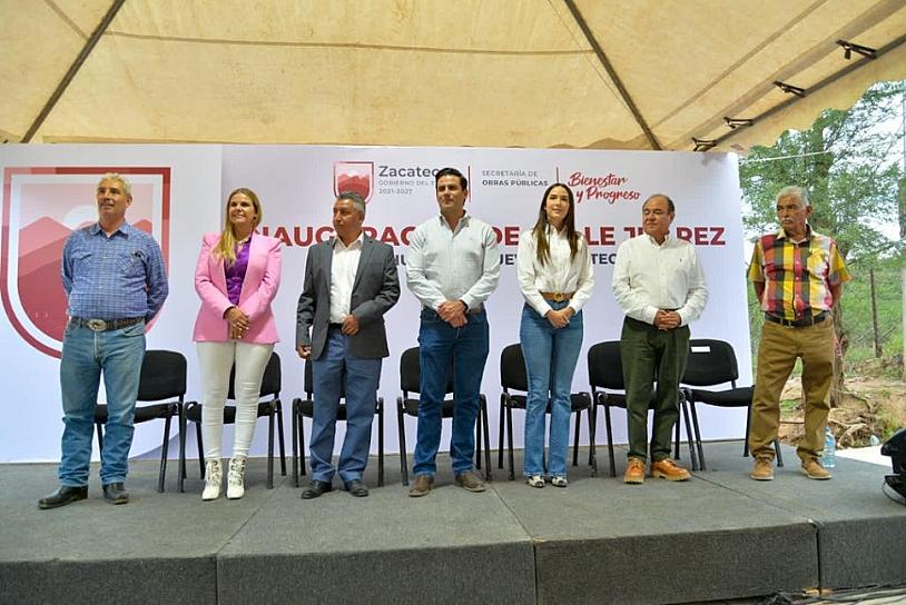 INAUGURAN OBRA DE PAVIMENTACIÓN EN VILLANUEVA 