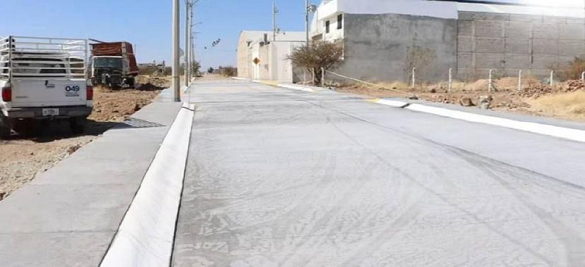 Inauguran pavimentación de calle en Calera
