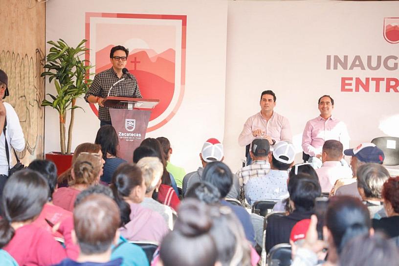 INAUGURAN REHABILITACIÓN DE CALLE EN COLONIA LOS PIRULES 