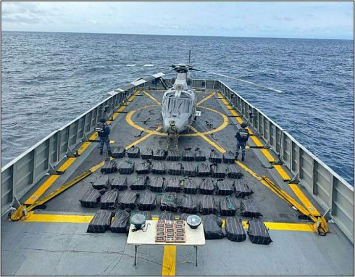 INCAUTA MARINA EMBARCACIÓN CON 45 BULTOS DE COCAÍNA