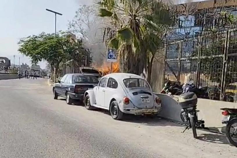 INCENDIAN VEHÍCULOS EN PALACIO DE GOBIERNO DE GUERRERO