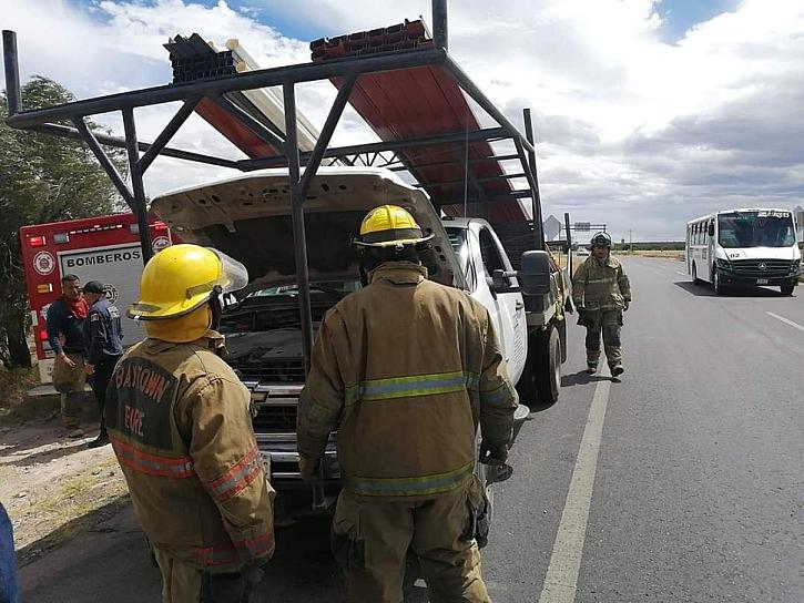 INCENDIO DE CAMIONETA TERMINA EN DAÑOS MATERIALES 