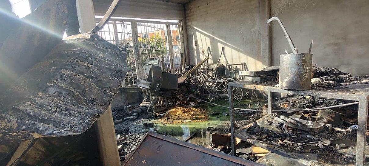 INCENDIO DE VEHÍCULO Y CASA HABITACIÓN 